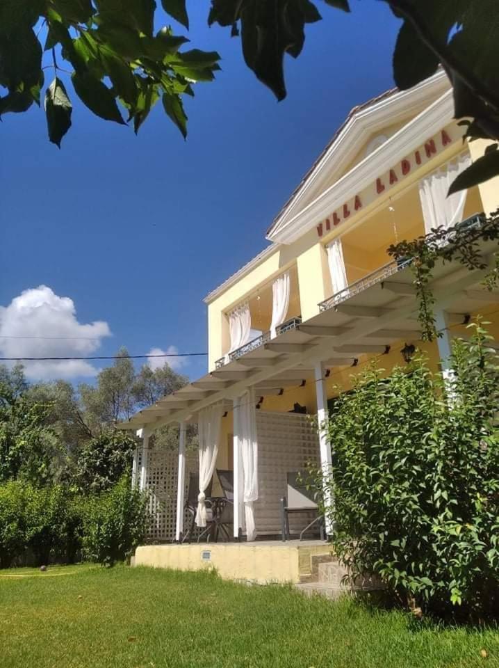 Villa Ladina Лигия Екстериор снимка