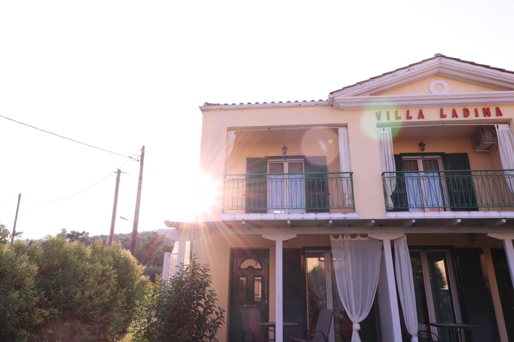Villa Ladina Лигия Екстериор снимка