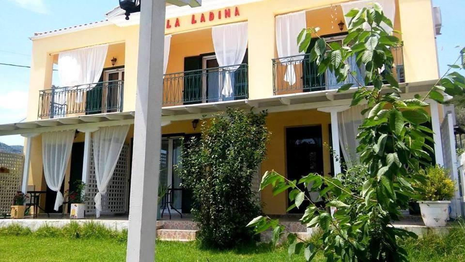 Villa Ladina Лигия Екстериор снимка